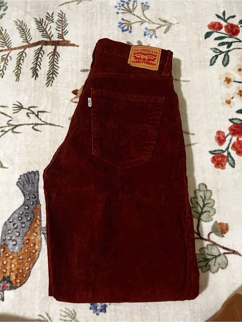 Levi's women’s Corduroy high waisted mom Jeans in Rust